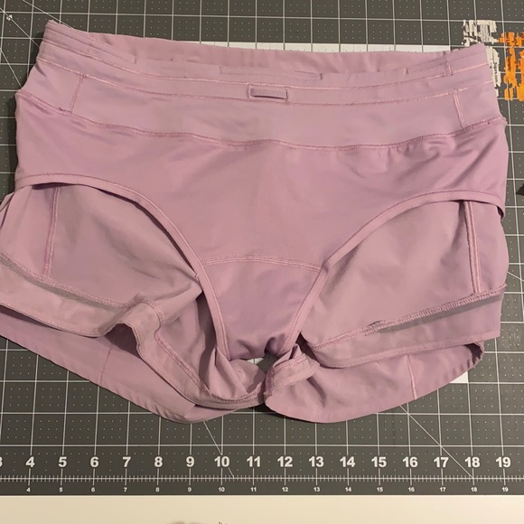 Size 8 lulu lemon running shorts - pretty lavender - Picture 5 of 7